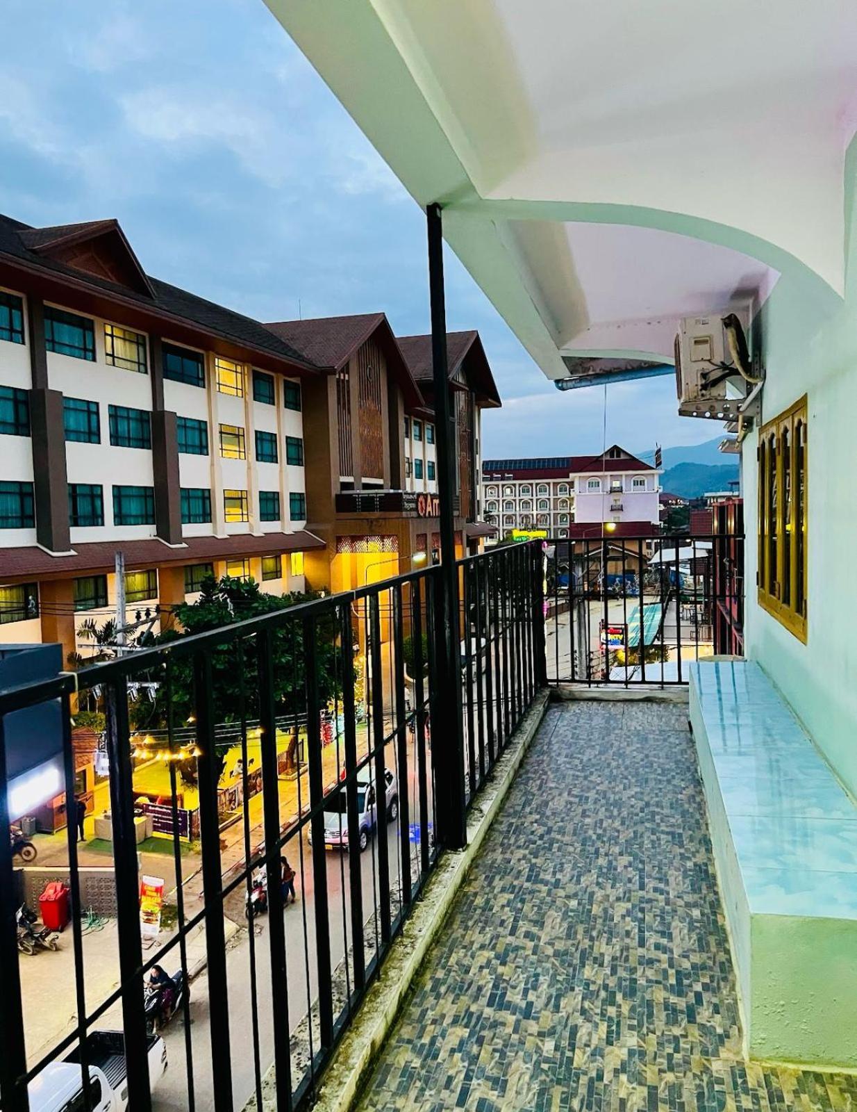 Vang Vieng Ruby Backpackers Hostel Esterno foto